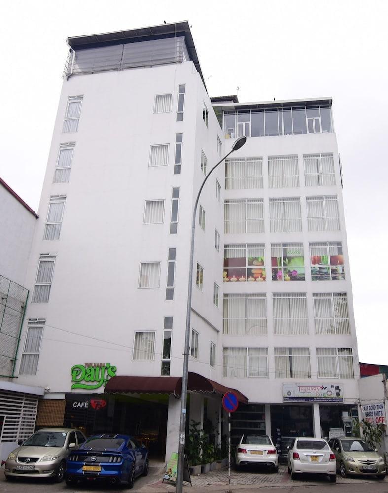Thilhara Days Inn Colombo Esterno foto