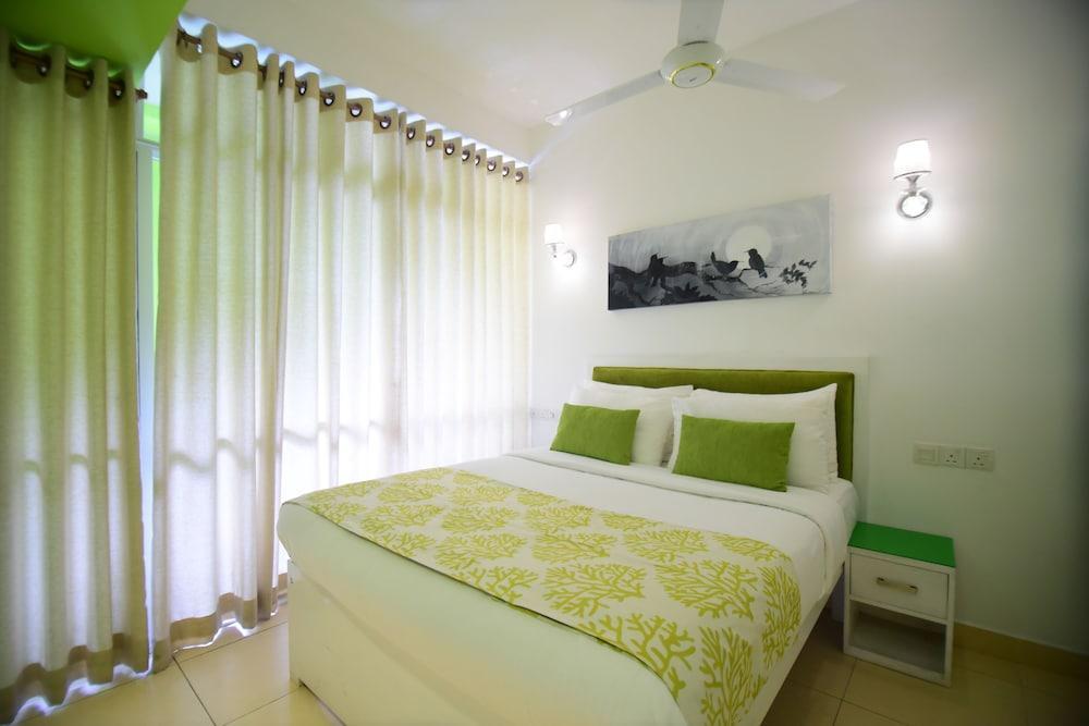 Thilhara Days Inn Colombo Esterno foto