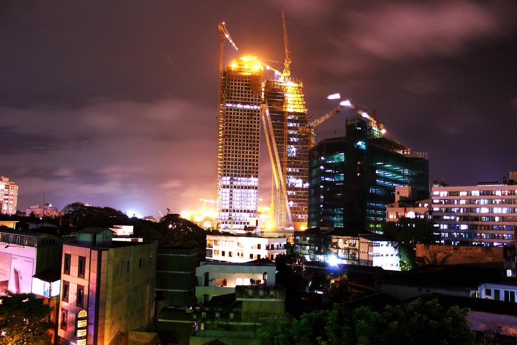 Thilhara Days Inn Colombo Esterno foto