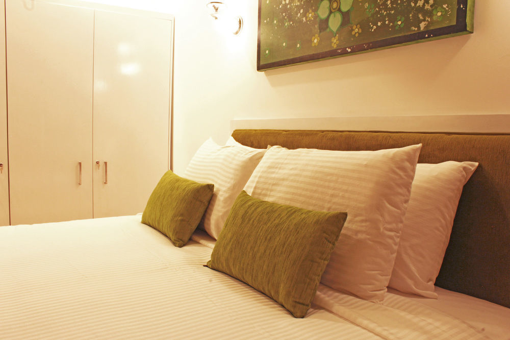 Thilhara Days Inn Colombo Esterno foto