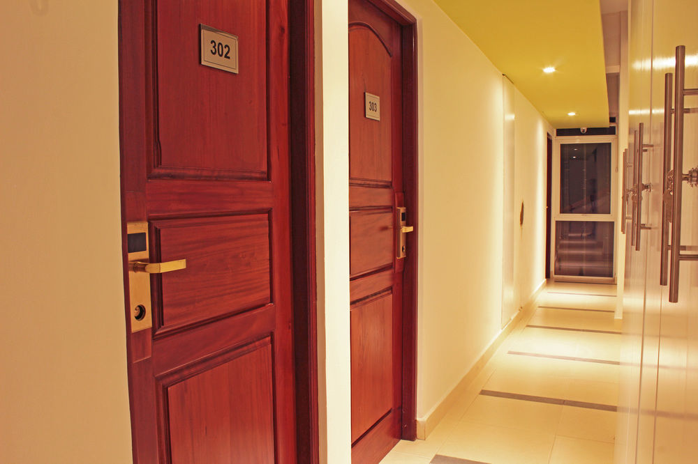 Thilhara Days Inn Colombo Esterno foto