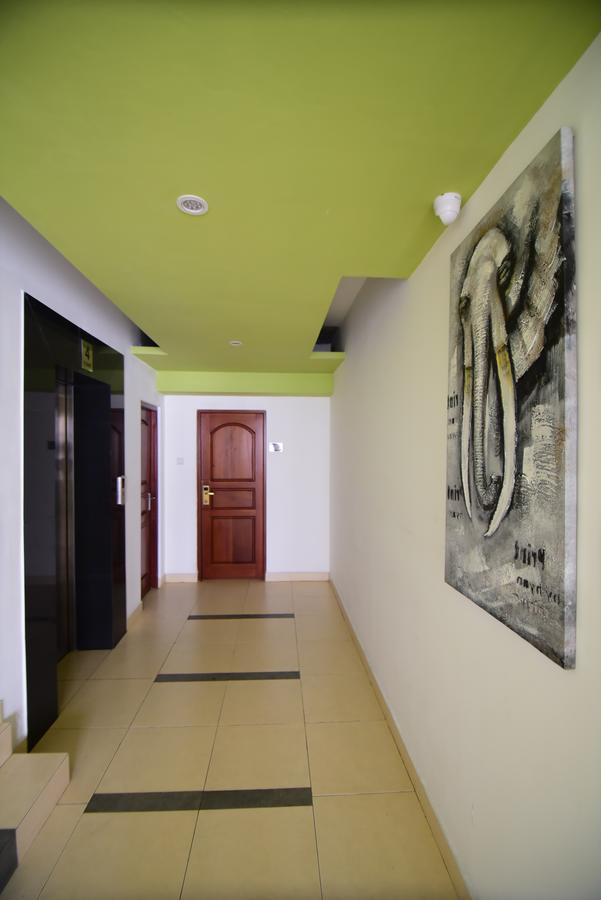 Thilhara Days Inn Colombo Esterno foto