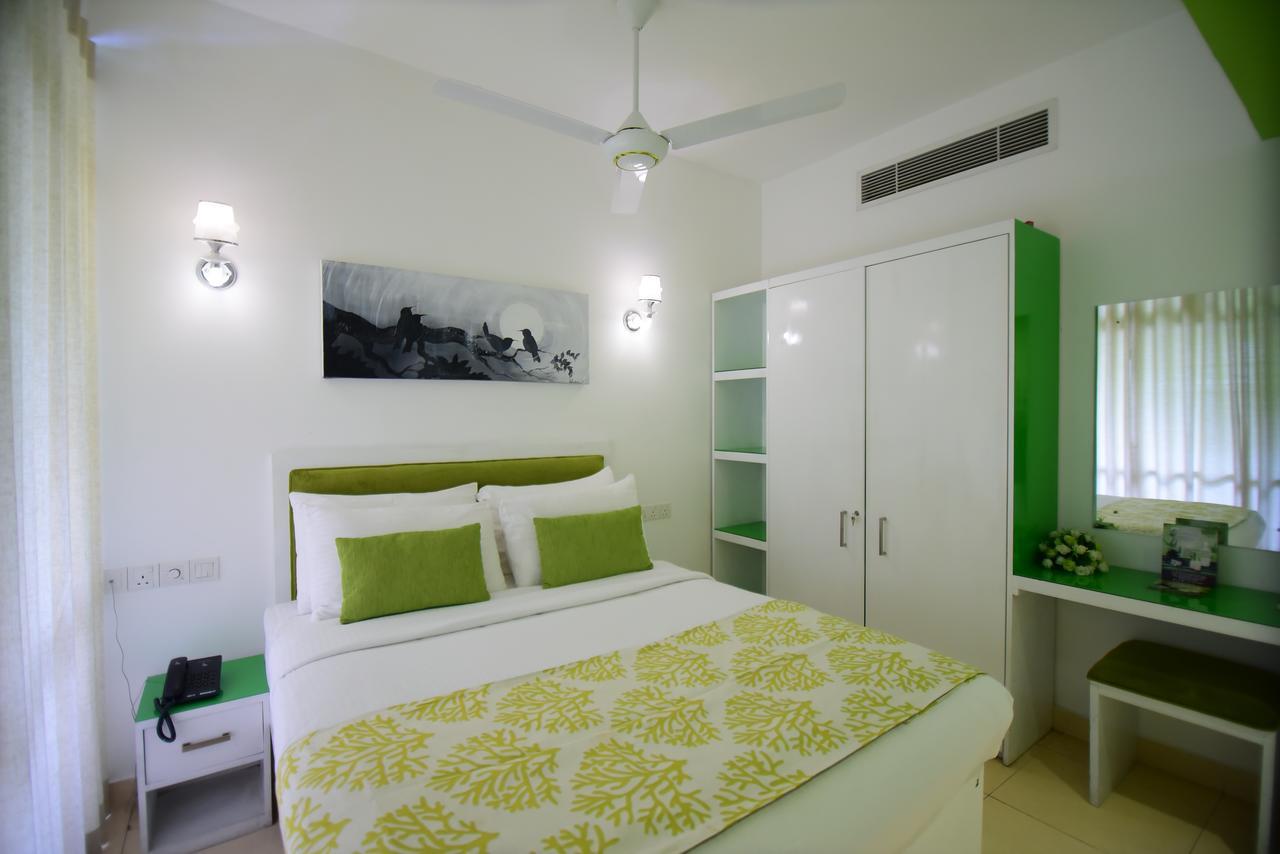 Thilhara Days Inn Colombo Esterno foto