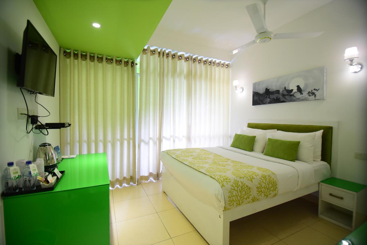 Thilhara Days Inn Colombo Esterno foto
