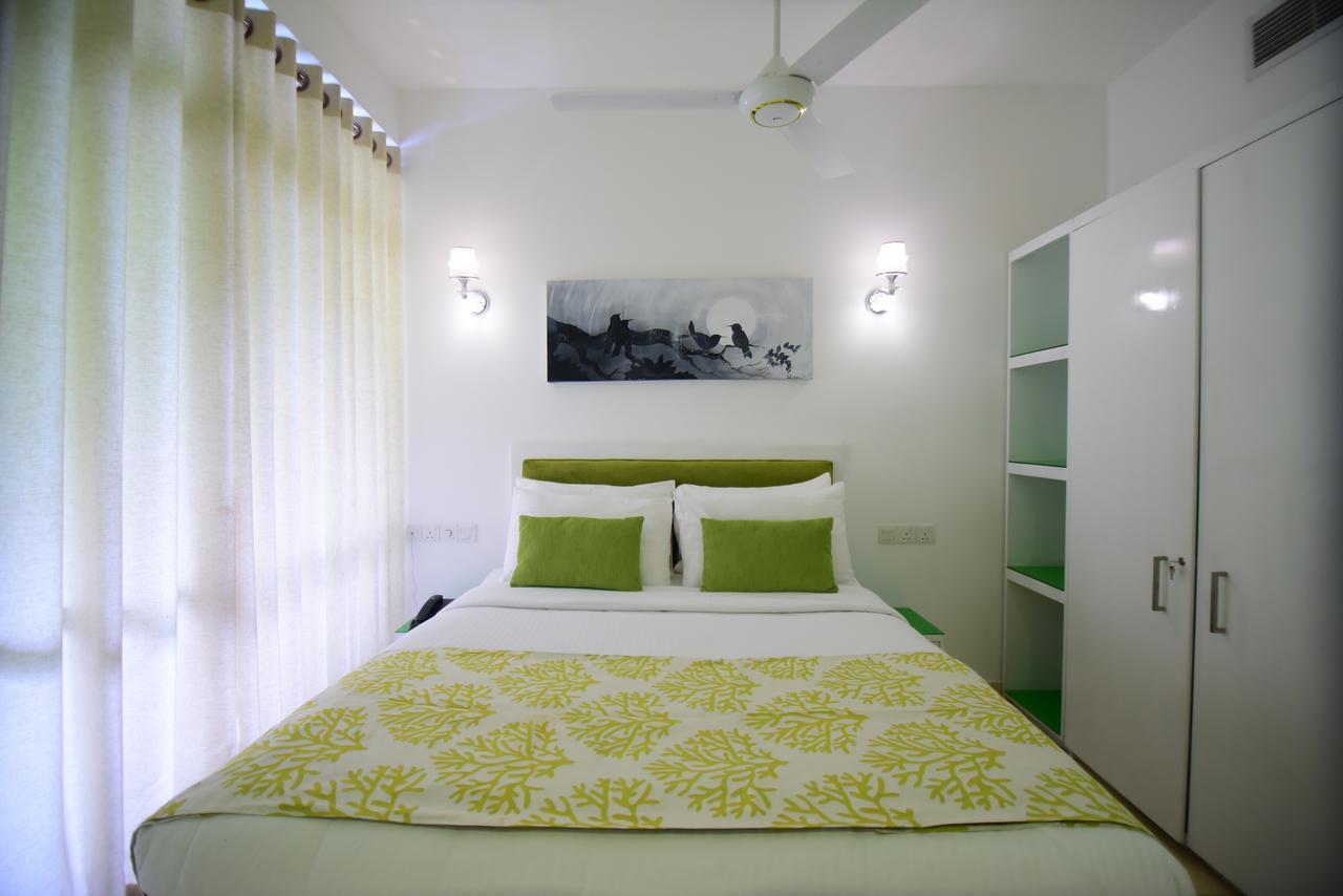 Thilhara Days Inn Colombo Esterno foto