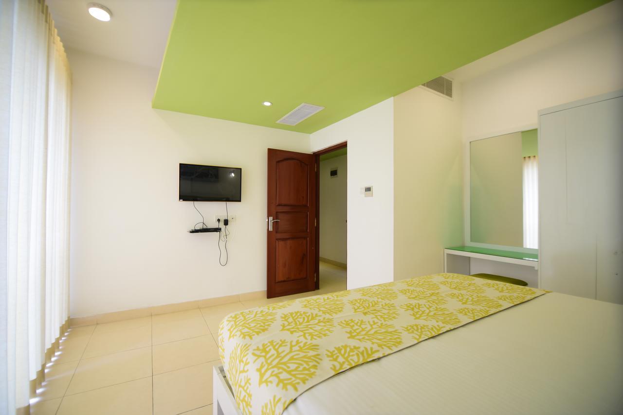Thilhara Days Inn Colombo Esterno foto