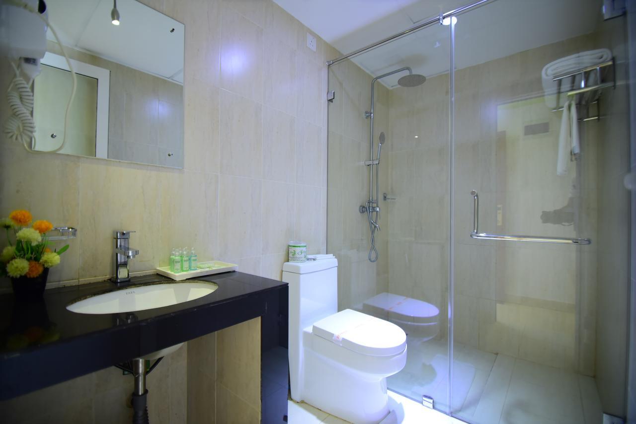 Thilhara Days Inn Colombo Esterno foto