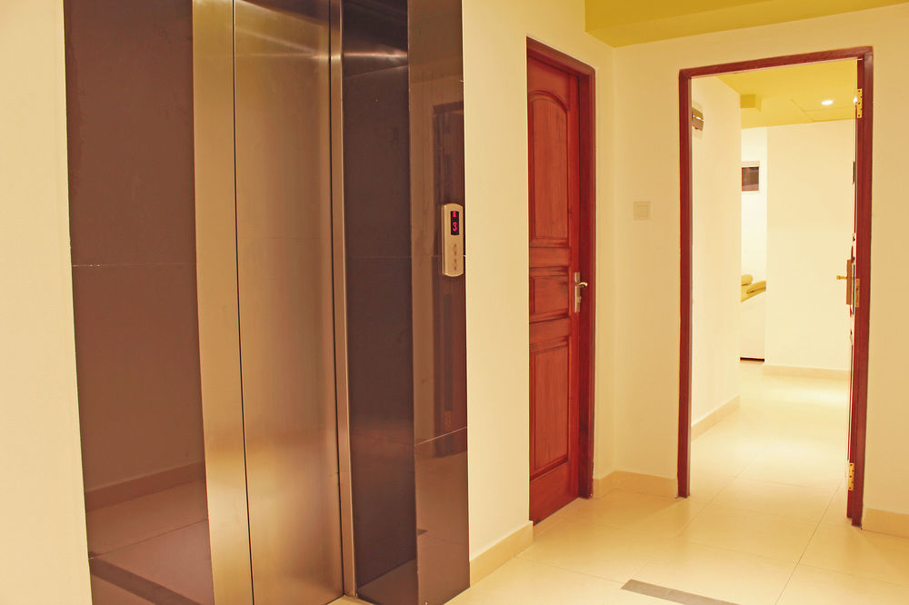 Thilhara Days Inn Colombo Esterno foto