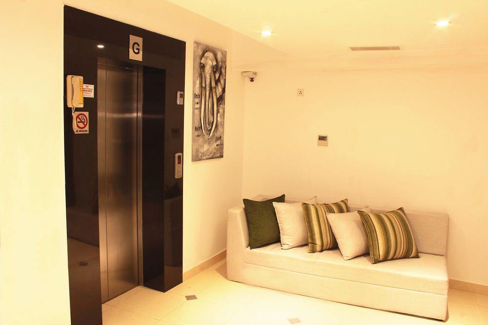 Thilhara Days Inn Colombo Esterno foto