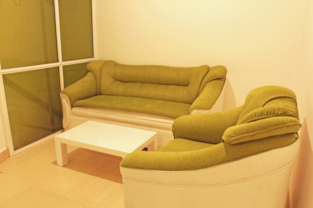 Thilhara Days Inn Colombo Esterno foto