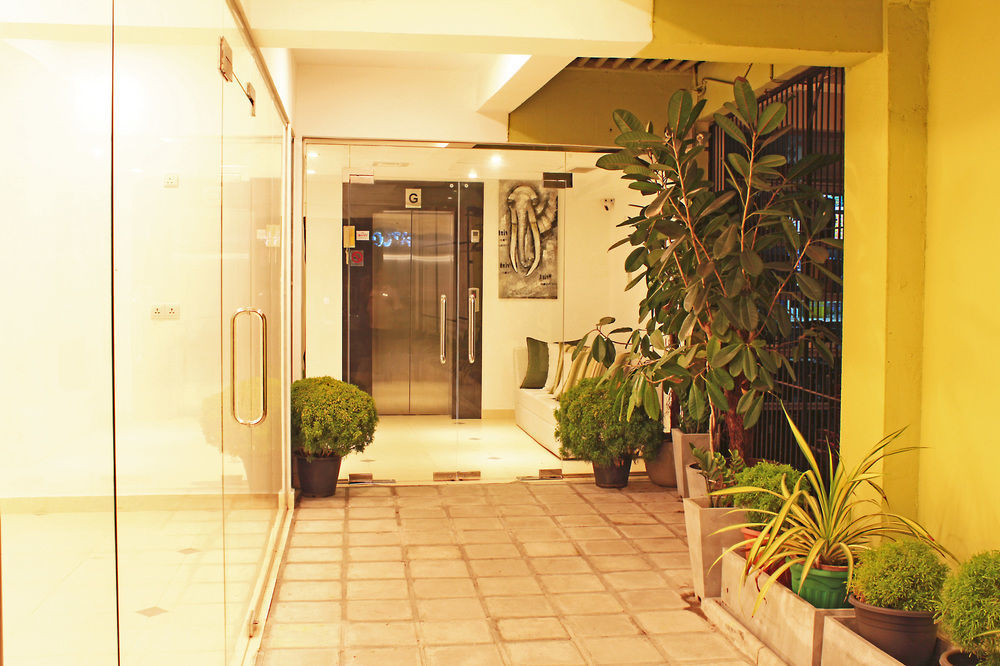 Thilhara Days Inn Colombo Esterno foto