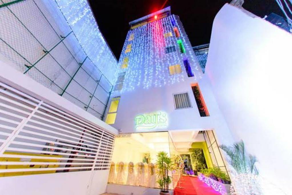 Thilhara Days Inn Colombo Esterno foto