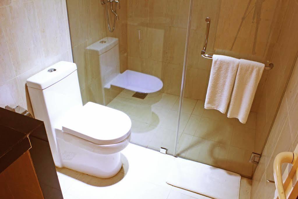 Thilhara Days Inn Colombo Esterno foto